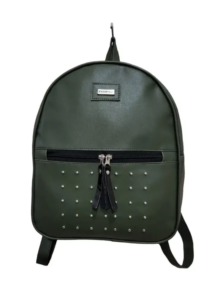 mochila con tachas verde