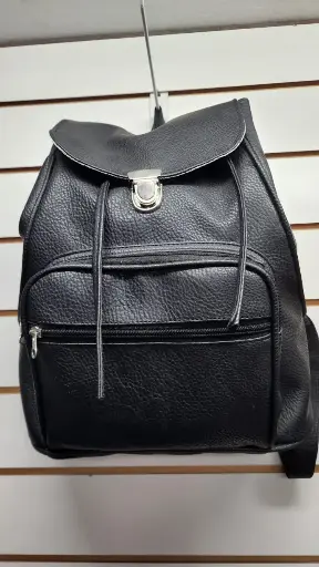 mochila eco cuero con cerradura